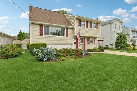 2394 Cedar Street Seaford NY 11783