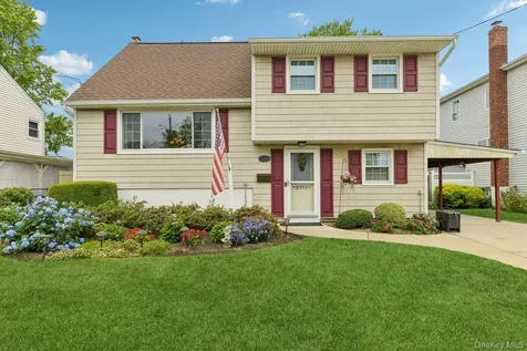 2394 Cedar Street Seaford NY 11783