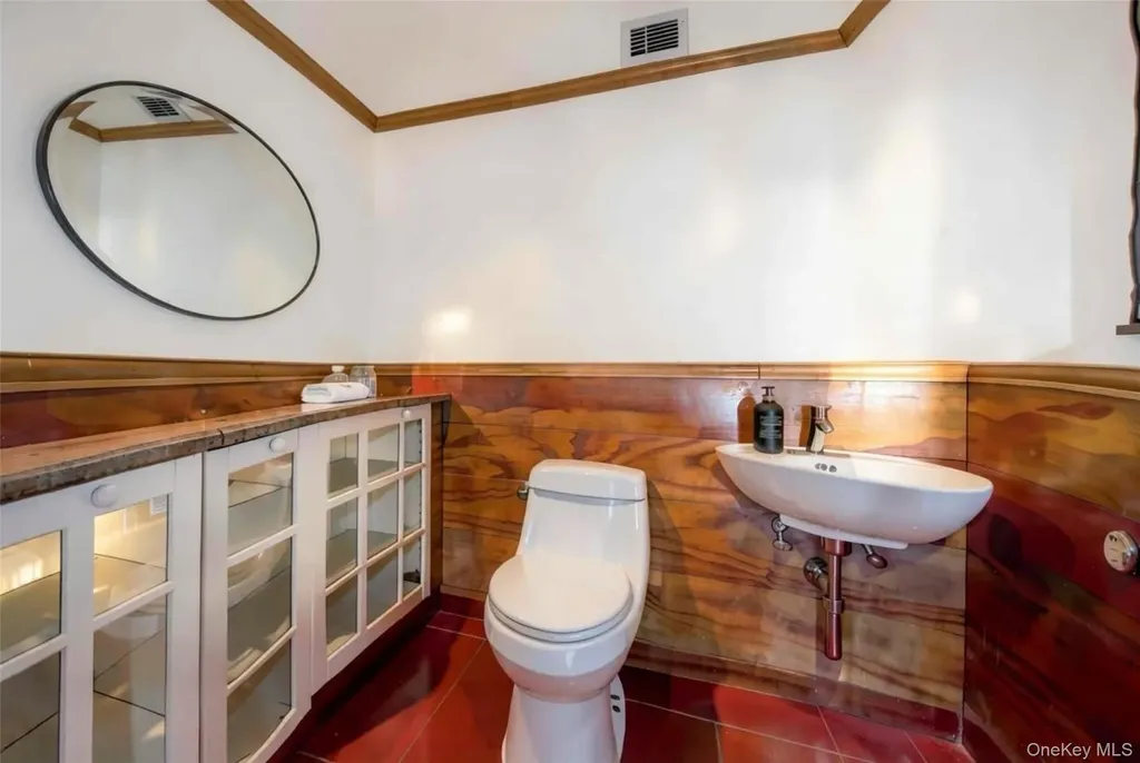 556 State Street Hudson NY 12534