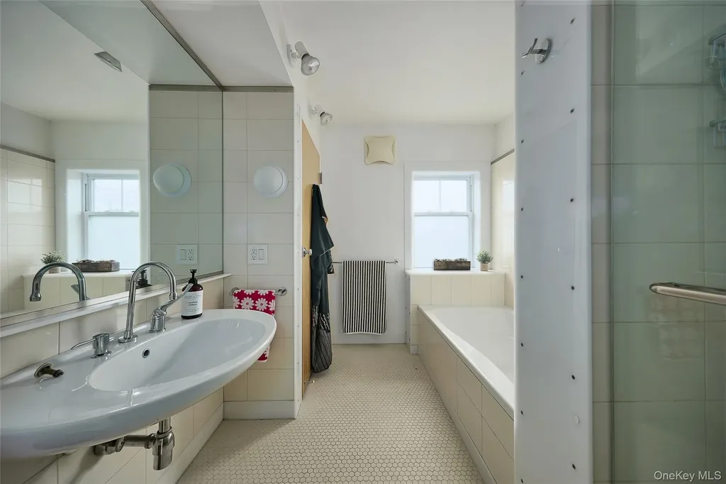 556 State Street Hudson NY 12534