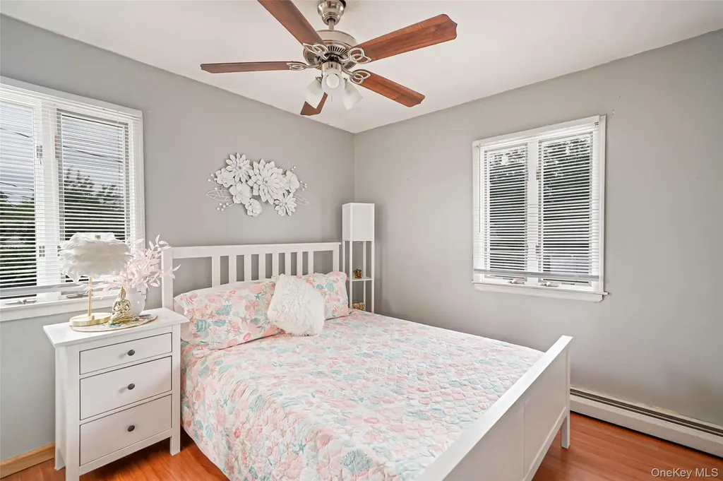 395 N Putnam Avenue Lindenhurst NY 11757