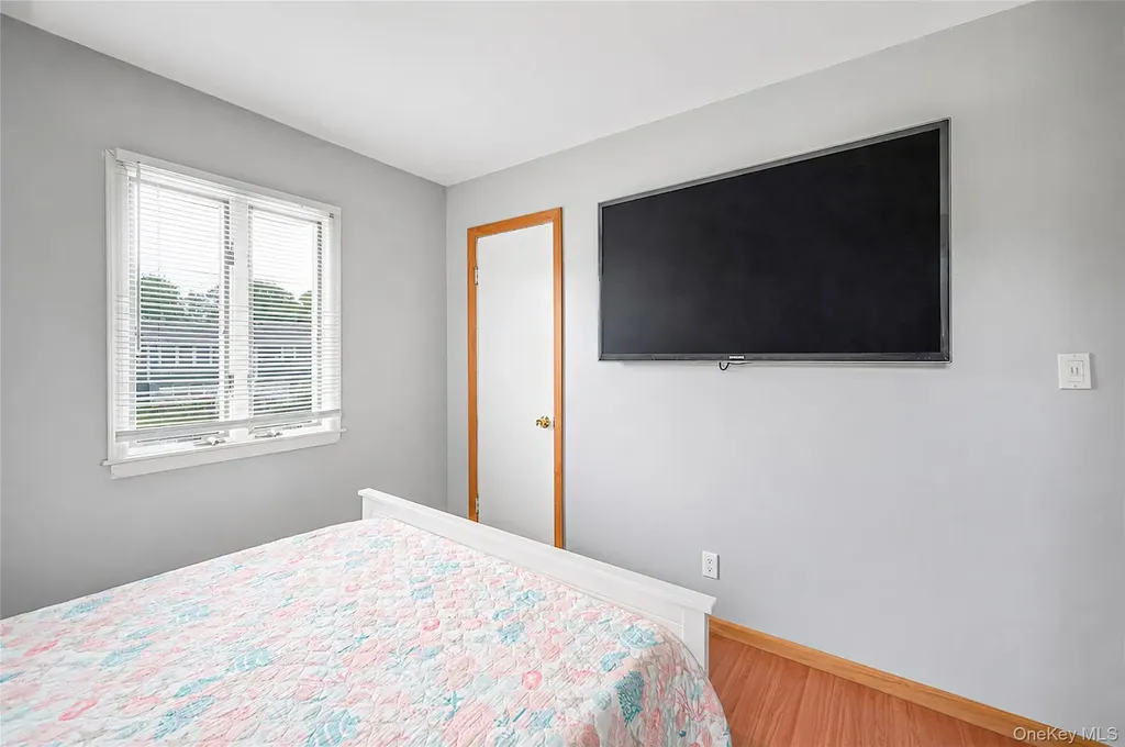395 N Putnam Avenue Lindenhurst NY 11757