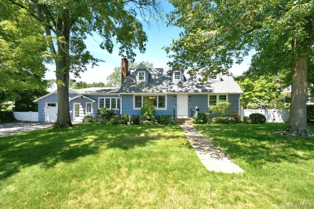 7 Vine Street Bayville NY 11709