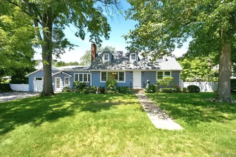 7 Vine Street Bayville NY 11709
