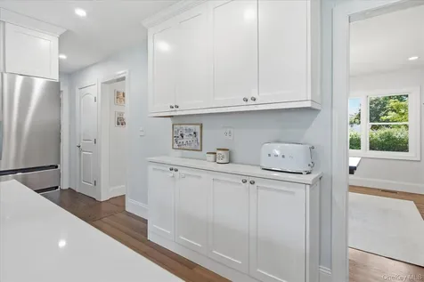 7 Vine Street Bayville NY 11709
