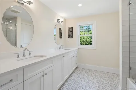 7 Vine Street Bayville NY 11709