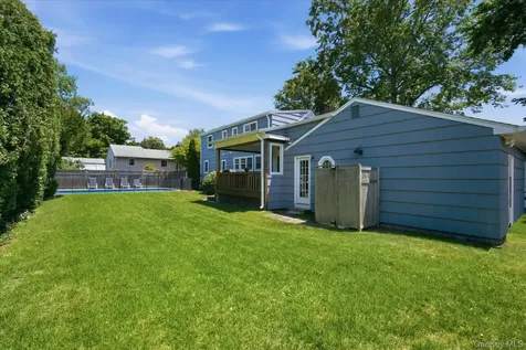 7 Vine Street Bayville NY 11709