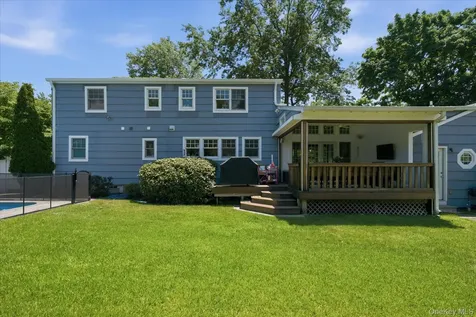 7 Vine Street Bayville NY 11709