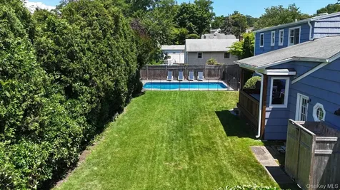 7 Vine Street Bayville NY 11709