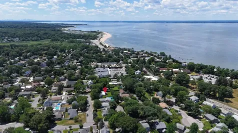 7 Vine Street Bayville NY 11709