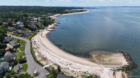 7 Vine Street Bayville NY 11709