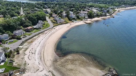 7 Vine Street Bayville NY 11709