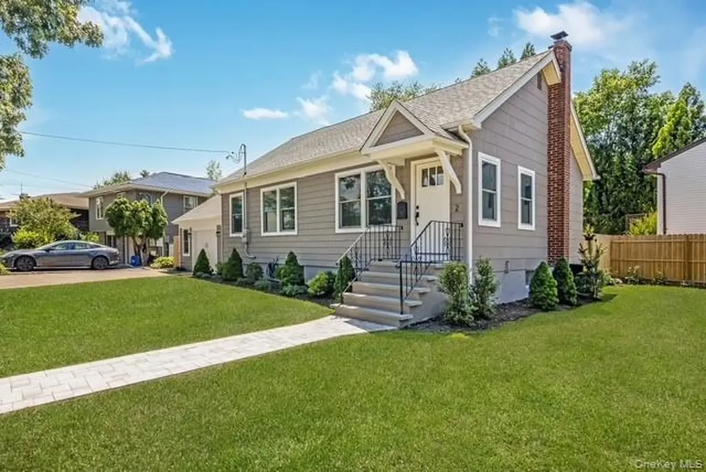 2 Cherry Road Bayville NY 11709