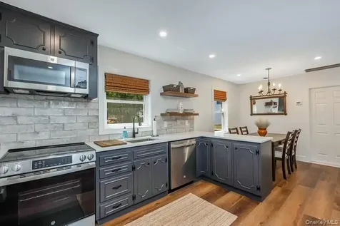 2 Cherry Road Bayville NY 11709