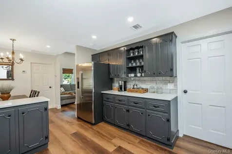2 Cherry Road Bayville NY 11709