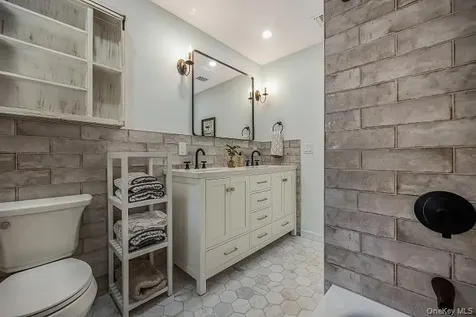 2 Cherry Road Bayville NY 11709