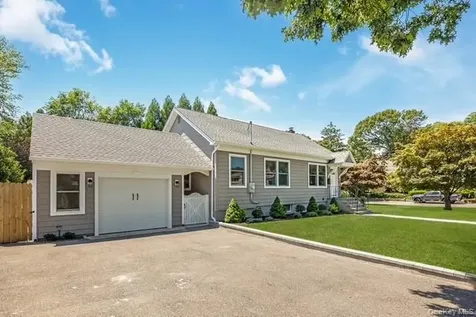2 Cherry Road Bayville NY 11709