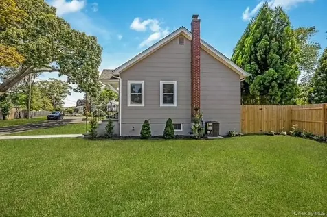 2 Cherry Road Bayville NY 11709