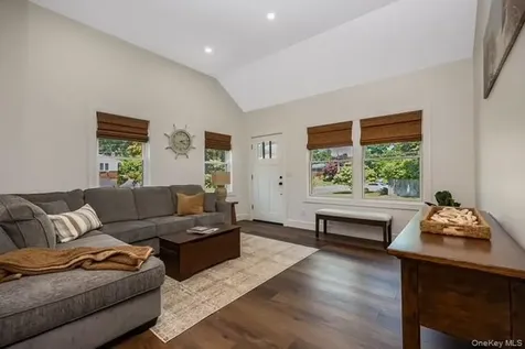 2 Cherry Road Bayville NY 11709