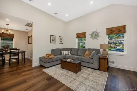 2 Cherry Road Bayville NY 11709