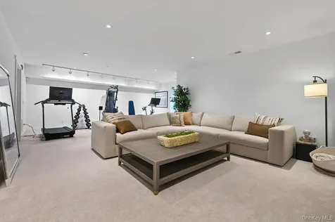 23 Honeysuckle Lane Rye Brook NY 10573
