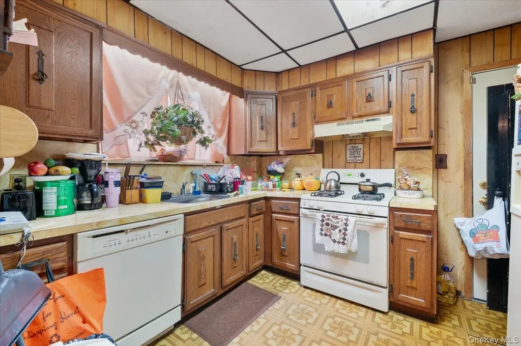 11590 223rd Street Cambria Heights NY 11411