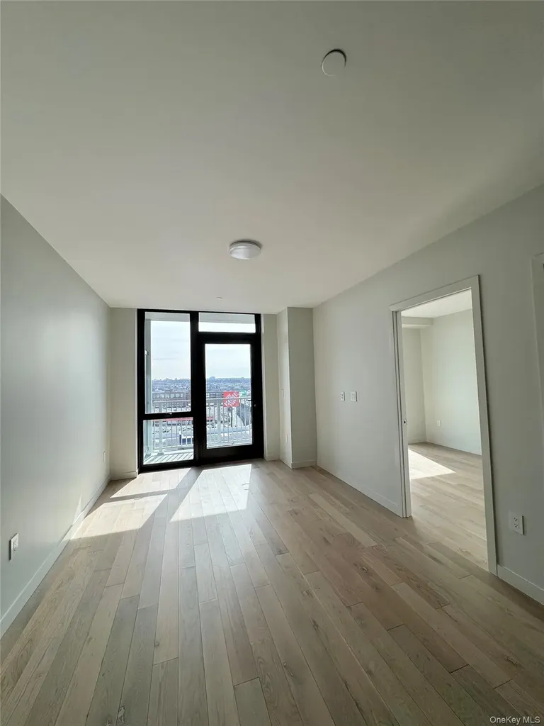 131-02B #14P 40th Road Flushing NY 11354