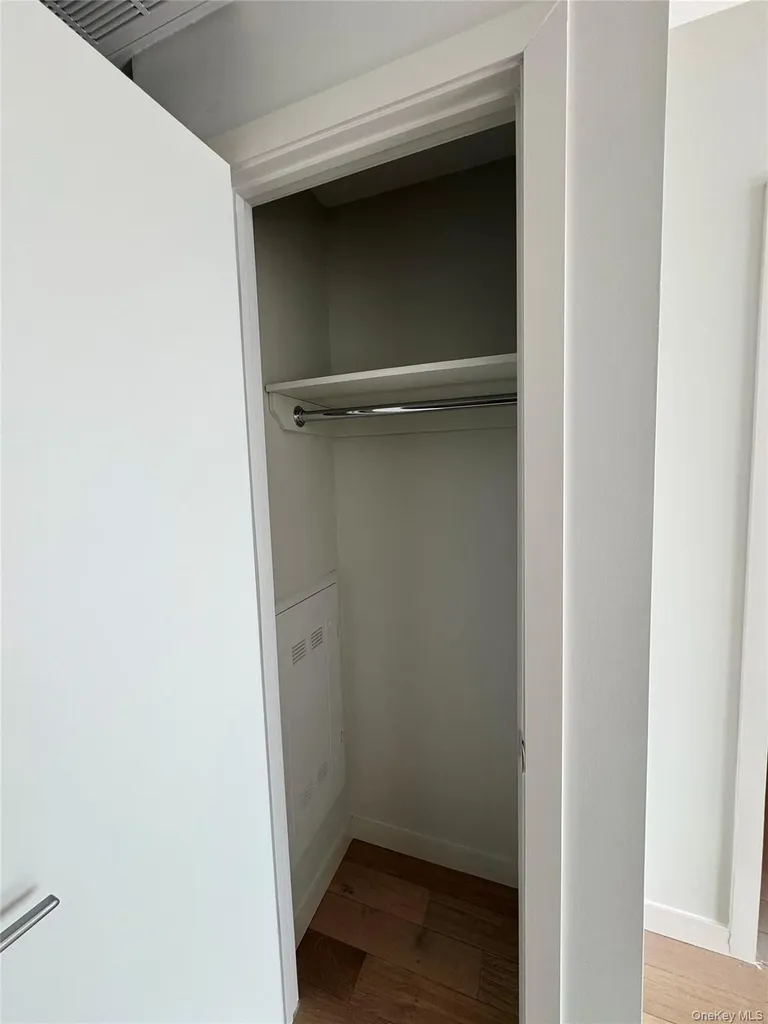 131-02B #14P 40th Road Flushing NY 11354