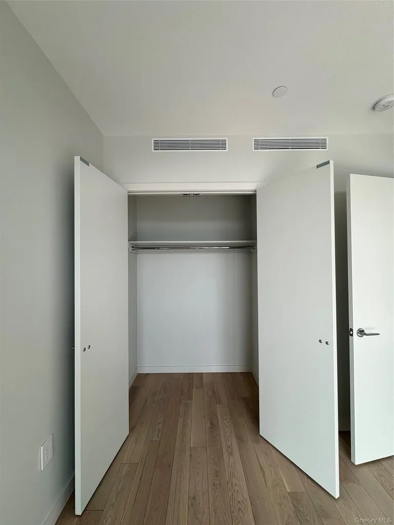 131-02B #14P 40th Road Flushing NY 11354