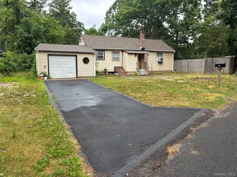 86 N Washington Avenue Centereach NY 11720