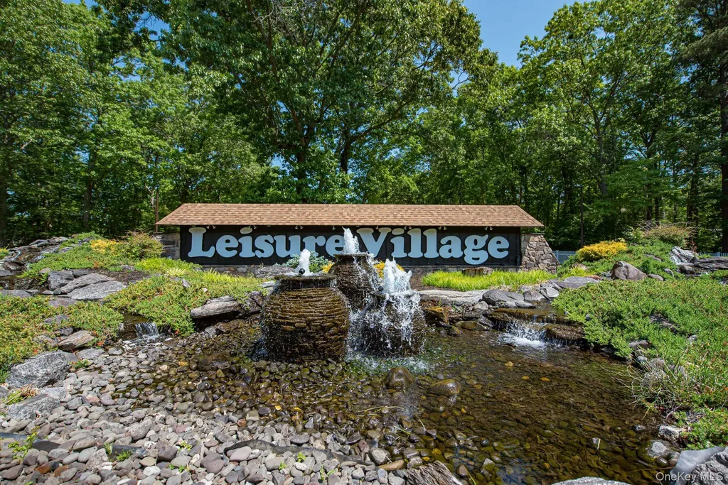258 Newcastle Court Ridge NY 11961