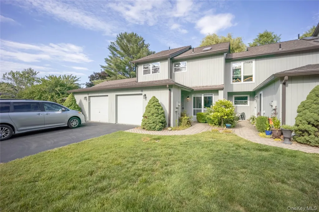 31 Pond Drive W Rhinebeck NY 12572