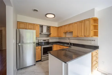 31 Pond Drive W Rhinebeck NY 12572