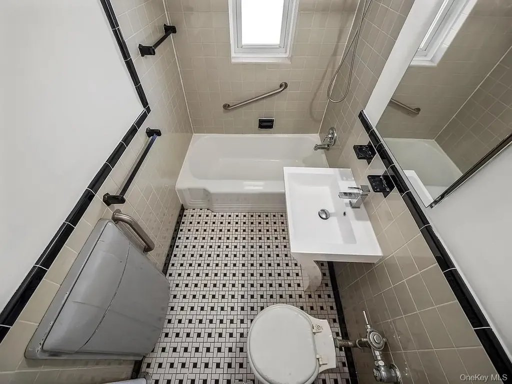 6665 Colonial Road Brooklyn NY 11220