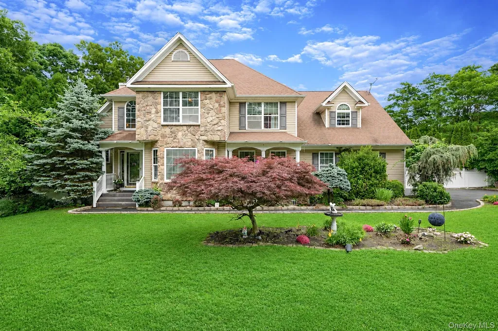17 Holmes Avenue Eastport NY 11941