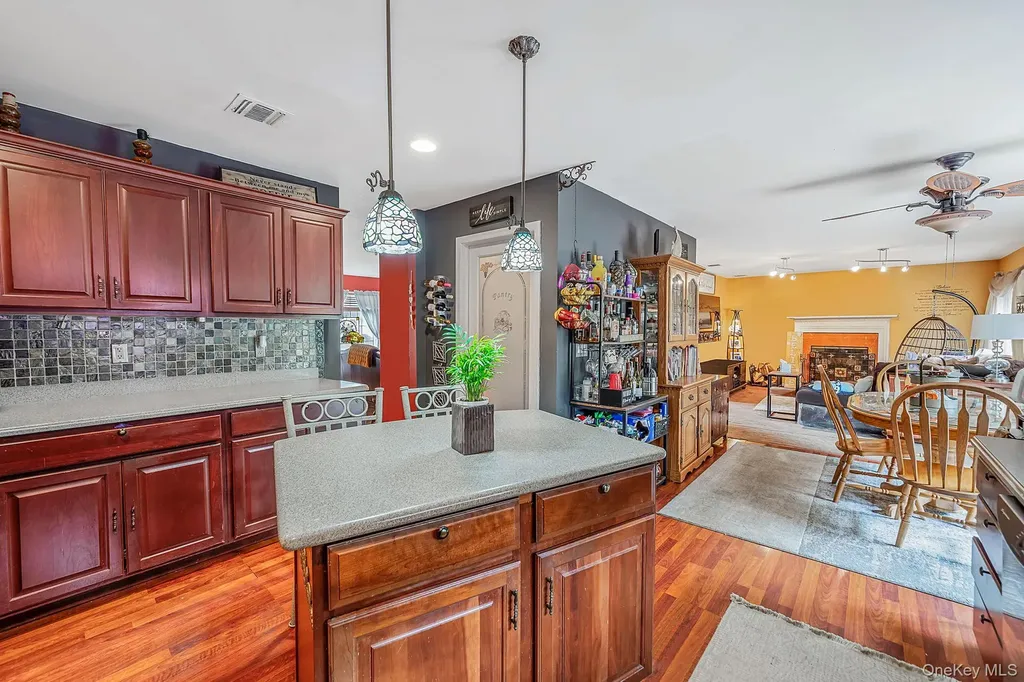 17 Holmes Avenue Eastport NY 11941