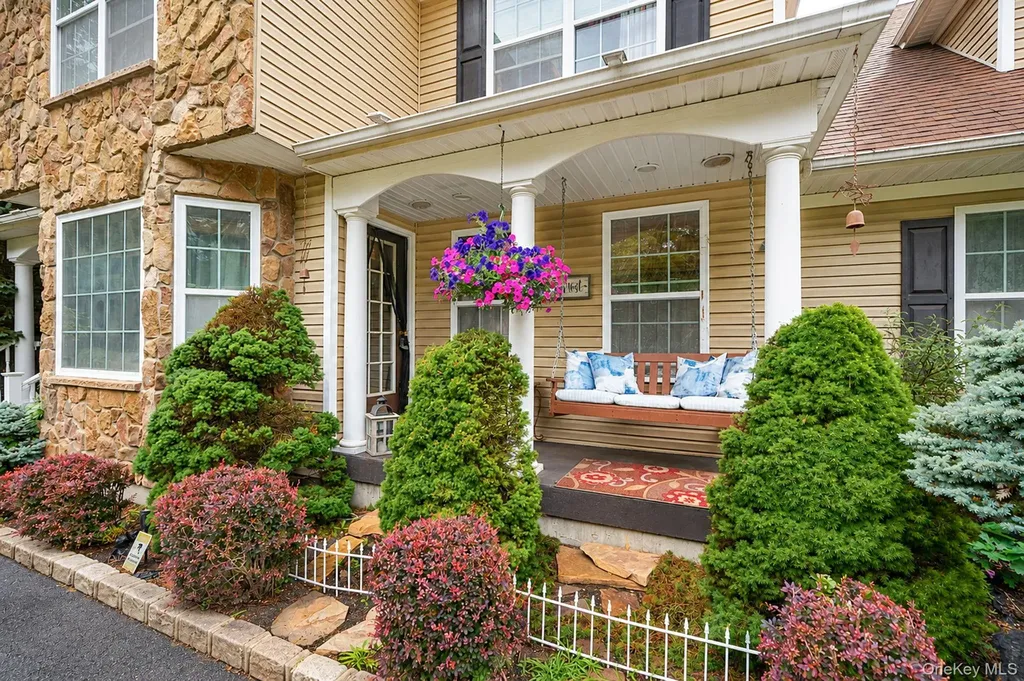 17 Holmes Avenue Eastport NY 11941