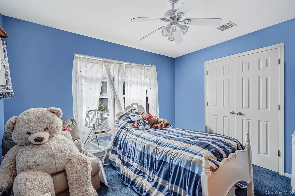 17 Holmes Avenue Eastport NY 11941