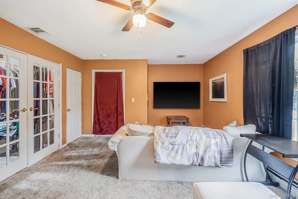 17 Holmes Avenue Eastport NY 11941