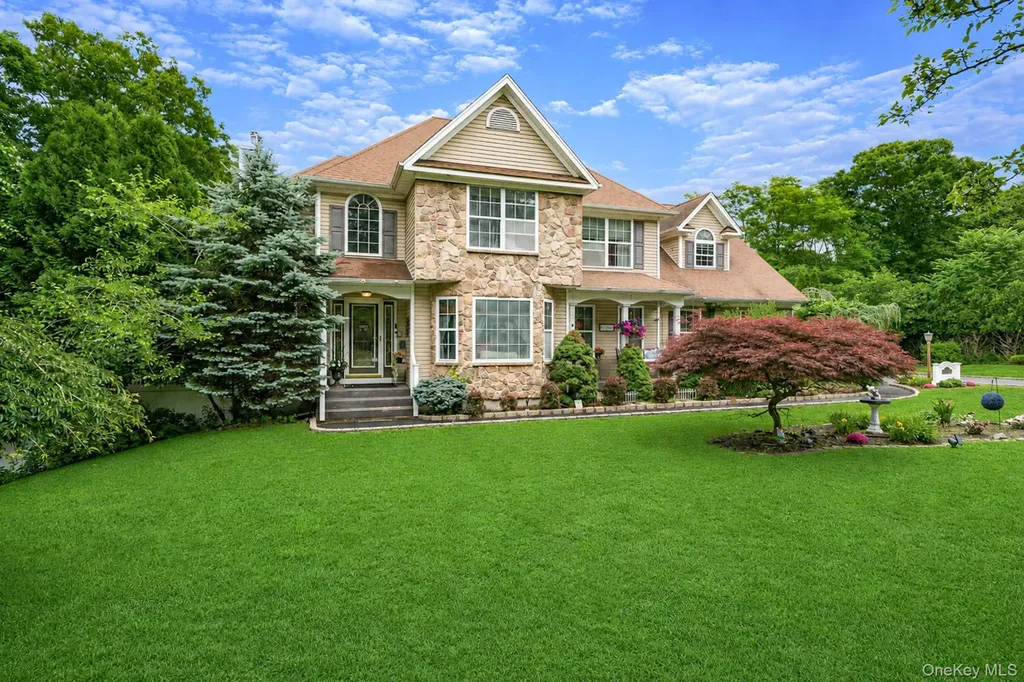 17 Holmes Avenue Eastport NY 11941