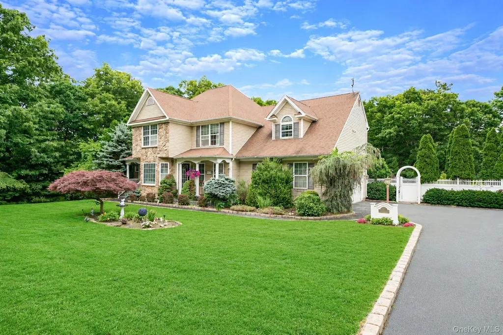 17 Holmes Avenue Eastport NY 11941