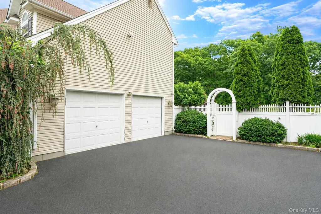17 Holmes Avenue Eastport NY 11941