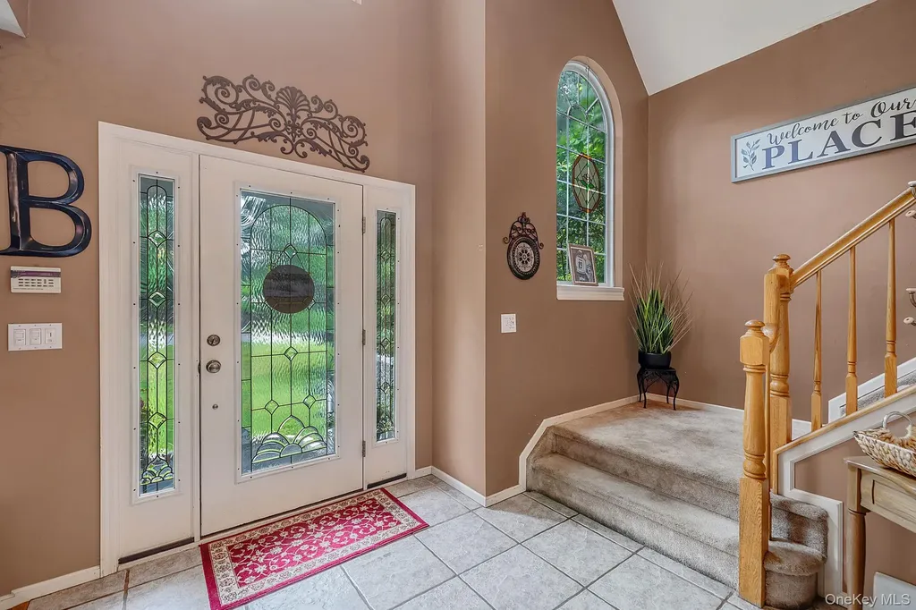 17 Holmes Avenue Eastport NY 11941