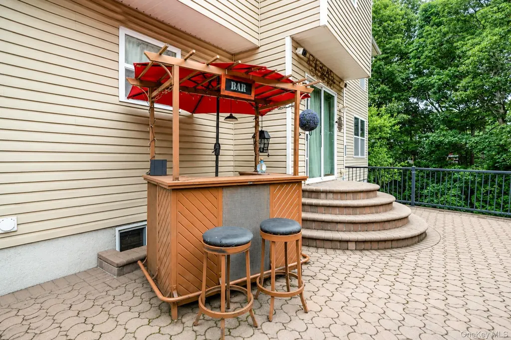 17 Holmes Avenue Eastport NY 11941