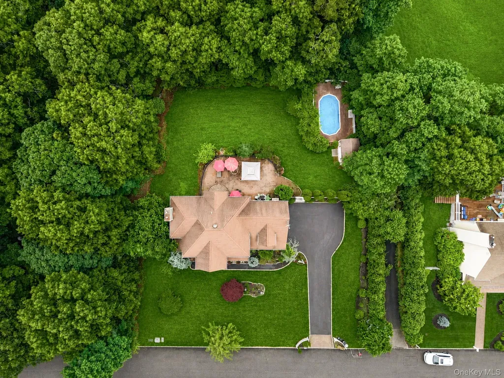 17 Holmes Avenue Eastport NY 11941