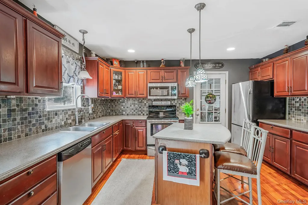 17 Holmes Avenue Eastport NY 11941