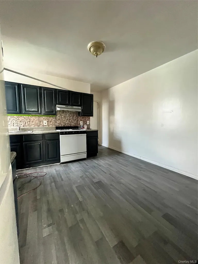 591 Van Nest Avenue Bronx NY 10460