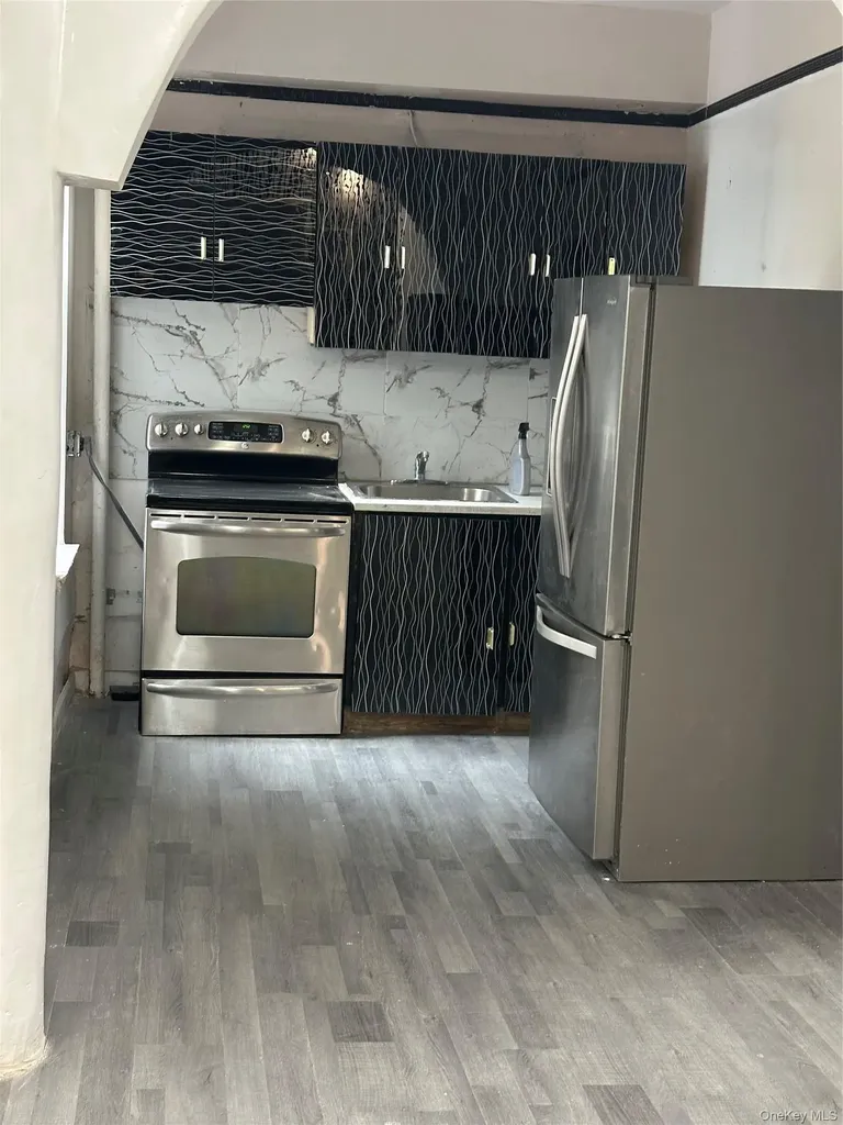 591 Van Nest Avenue Bronx NY 10460