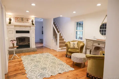 5012 Albany Post Staatsburg NY 12580