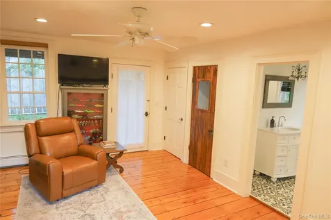 5012 Albany Post Staatsburg NY 12580